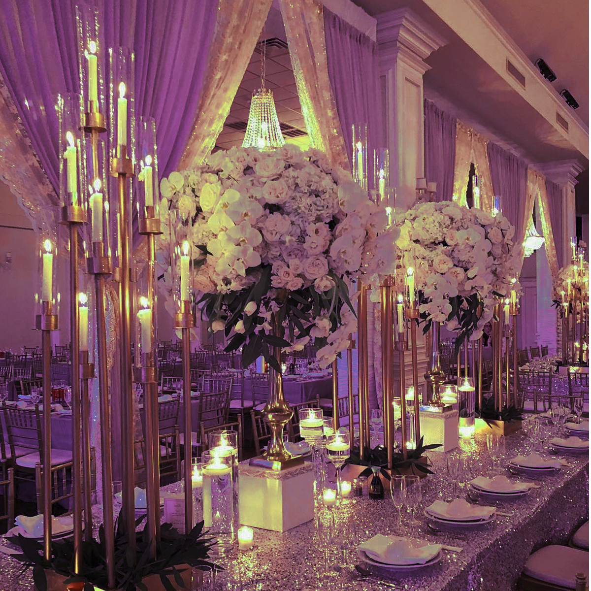 Цветы на свадьбу совеременные канделябры столы гостей 7skyevent 7skyrent